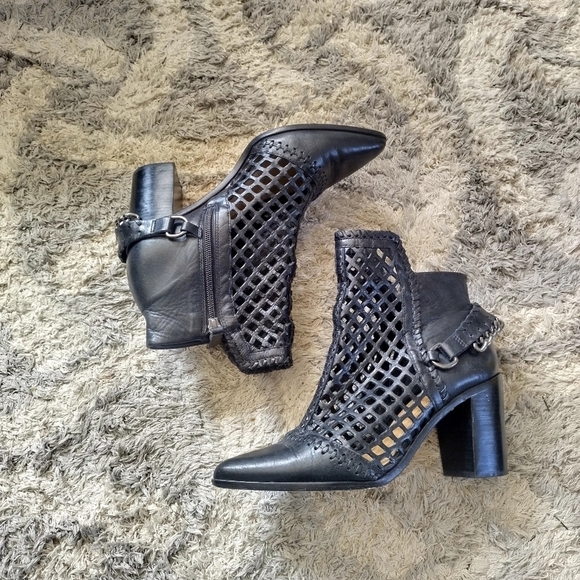 Schutz fishnet pointy toe chain buckle heel booties sz 8,5 - Picture 1 of 8